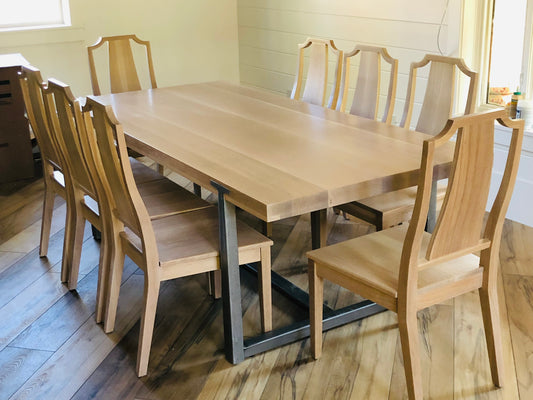 WHY CHOOSE SOLID WOOD FOR YOUR DINING TABLE?